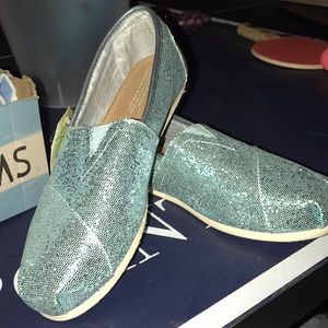 Brand new toms